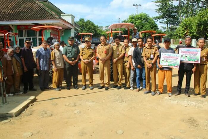 Bupati Lampung Utara Serahkan 15 Traktor untuk Dukung Swasembada Pangan