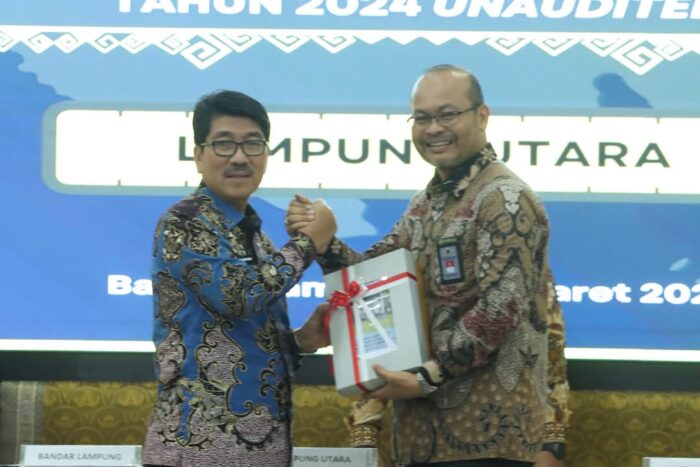 BUPATI LAMPUNG UTARA HADIRI PENYERAHAN LKPD SERENTAK SELURUH KABUPATEN KOTA DI LAMPUNG