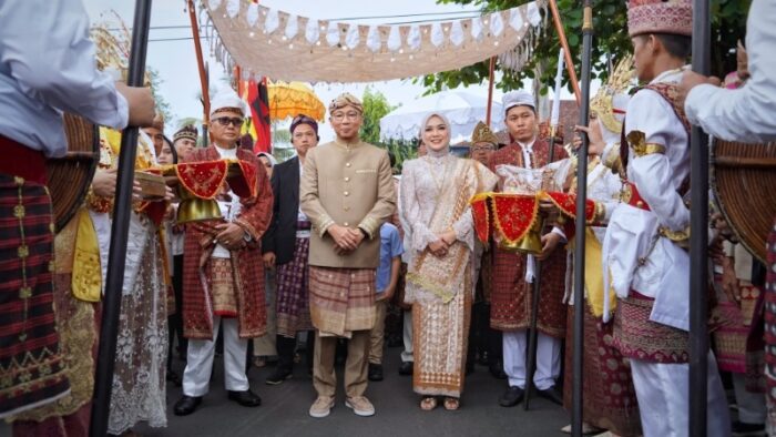 (MPAL) Menggelegar Tradisi Adat  Bertajuk, “Ngantak Gubernur Buka Belangan”