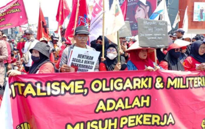 Tuntut Kesejahteraan, Ratusan Buruh Turun Kejalan Ditugu Adipura Bandar Lampung