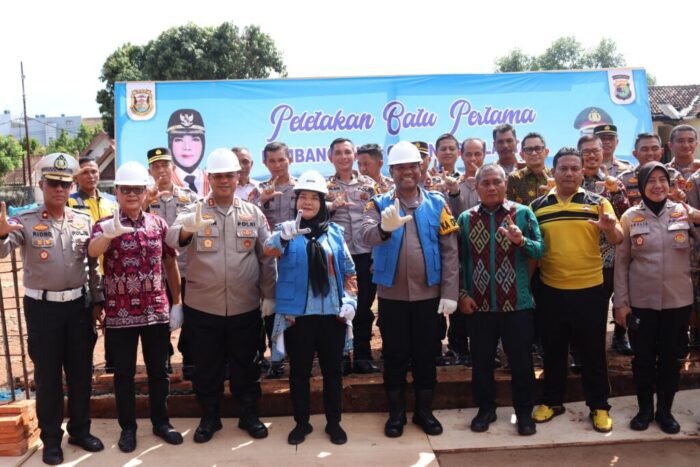 Peletakan Batu Pertama Pembangunan Gedung Ke Dua Polresta Oleh Walikota Eva Dwiana