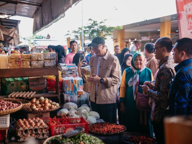 Tinjau Harga Bahan Pokok Di Pasar Natar, Gubernur Temukan Harga Minyak Goreng Lebih Tinggi dari HET